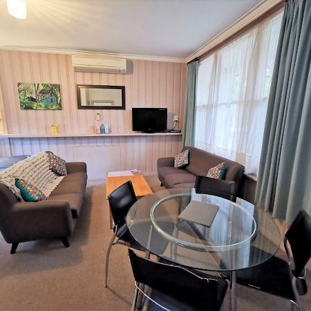 Elm Lodge Bright Ngoại thất bức ảnh